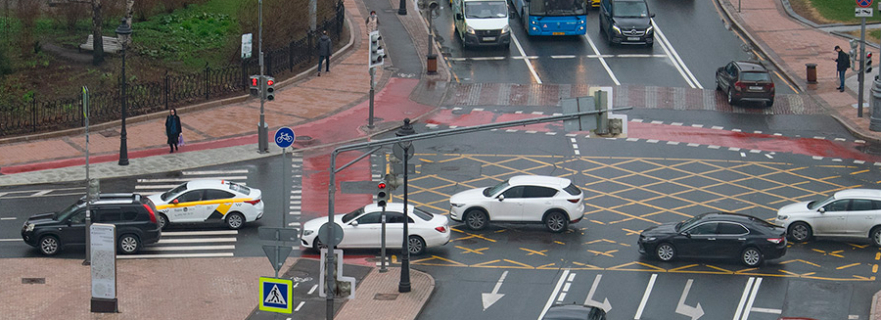 Правила проезда перекрестков на велосипеде: сложные моменты